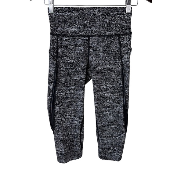 lululemon athletica Pants - Lululemon Run Inspire Crop Luxtreme Leggings Black And White Print Womens Size 4